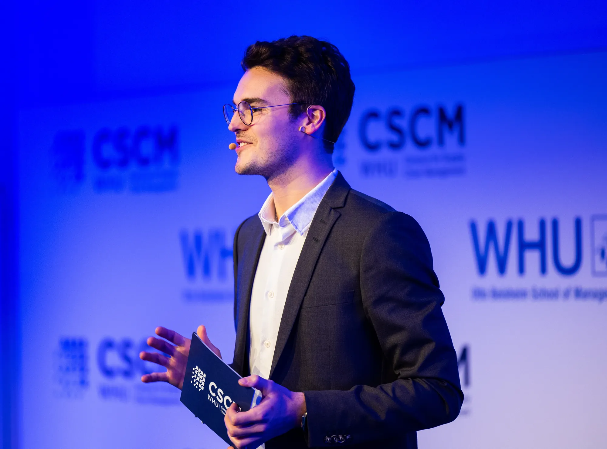 Fabian Tingelhoff moderating a conference at the WHU Campus for Supply Chain Management